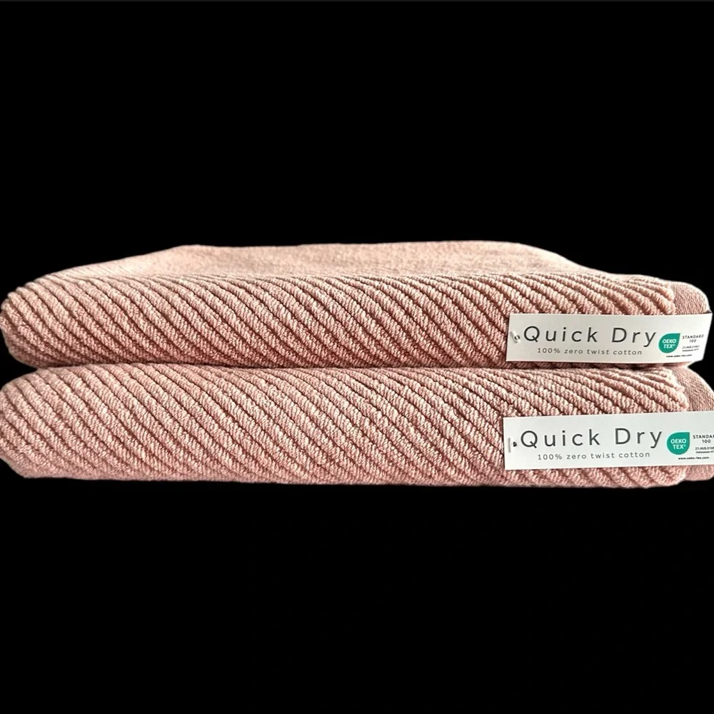 Quick Dry 2 Bath Towels 100 % Cotton Light Pink NEW WITH TAGS Sustainably Made